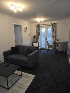 Een televisie en een kantoor