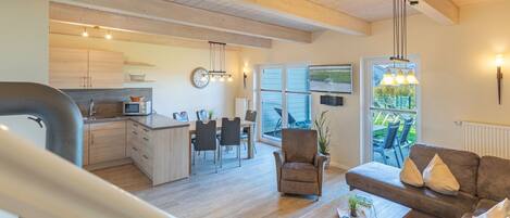 Smart-tv, een open haard en een dvd-speler