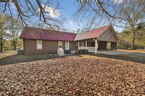Exterior - NEW! Healing Adventures Wellness Retreat (Claxton)