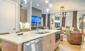 Interior - The Atelier House Luxury-Comfort-9 Beds, Sleeps 14, Rooftop Hot Tub (Nashville)