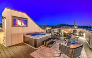 Terrace/patio - The Atelier House Luxury-Comfort-9 Beds, Sleeps 14, Rooftop Hot Tub (Nashville)