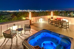 Terrace/patio - The Atelier House Luxury-Comfort-9 Beds, Sleeps 14, Rooftop Hot Tub (Nashville)