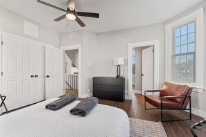 3 bedrooms, iron/ironing board, WiFi - Stylish Modern 3BR 2BA Family Retreat - Deck + Private Parking (Pittsburgh)