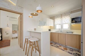 Fridge, microwave, oven, stovetop - Splendid Villa MOANA, sleeps 5, private pool (Rivière du Rempart District)