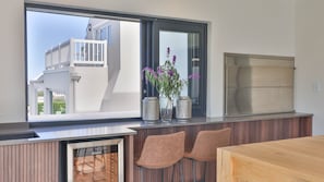 Interior - Executive 3-bedroom villa with AC, pool and braai room in lovely Hermanus (Hermanus)