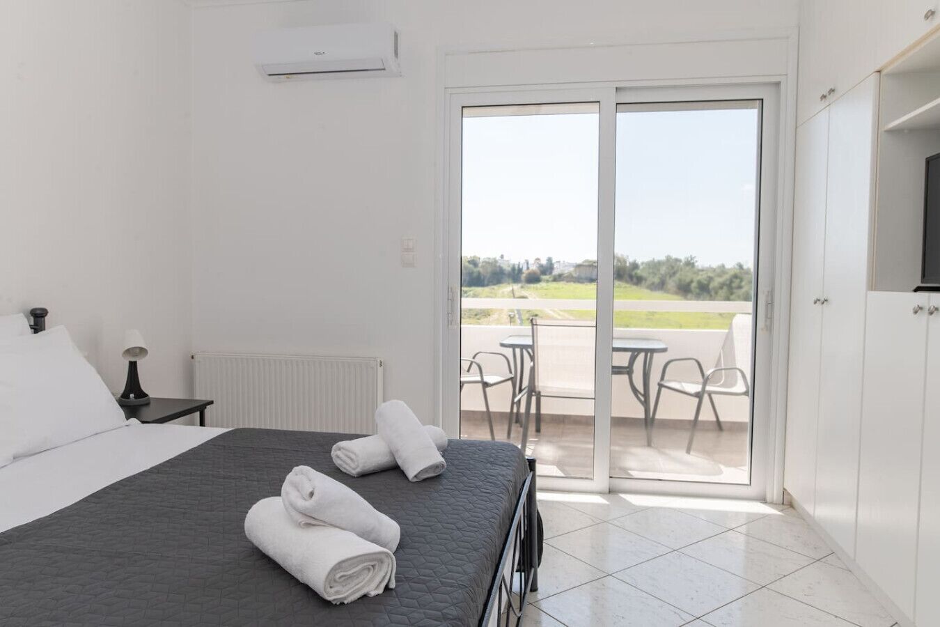 Tabla de planchar con plancha y wifi