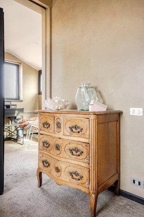 Interior - Artist's Rooftop Hideaway in Historic Rome (Roma)