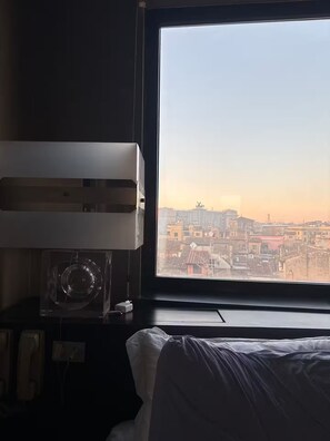 1 bedroom, desk, iron/ironing board, free WiFi - Artist's Rooftop Hideaway in Historic Rome (Roma)