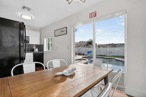 Dining - Private Pool, Giant Chess, Golf, Games by Ventur (Hollywood)