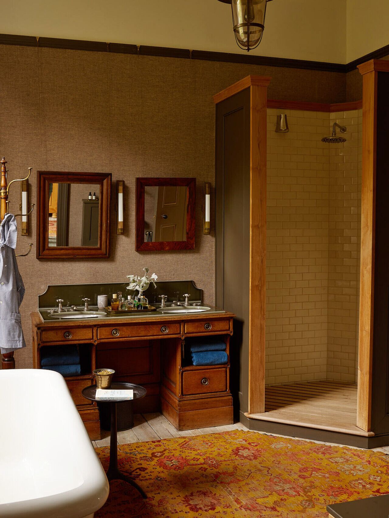 Hair dryer, towels