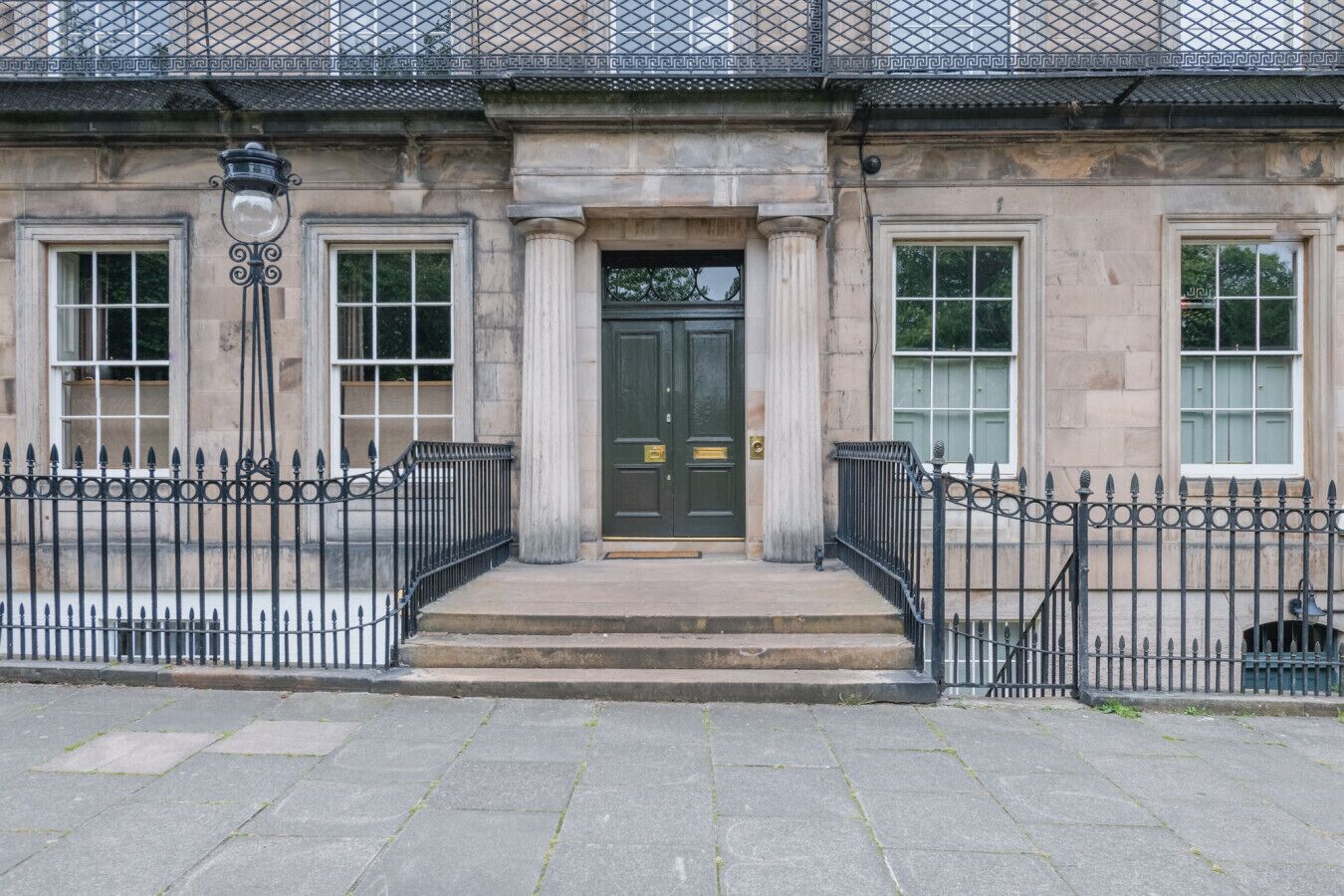 تفاصيل الفندق من الخارج