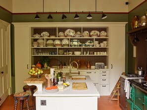 Refrigerador, horno, placa de cocina, lavavajillas