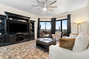 Condo, várias camas (Phoenix 6 011) | Área de estar