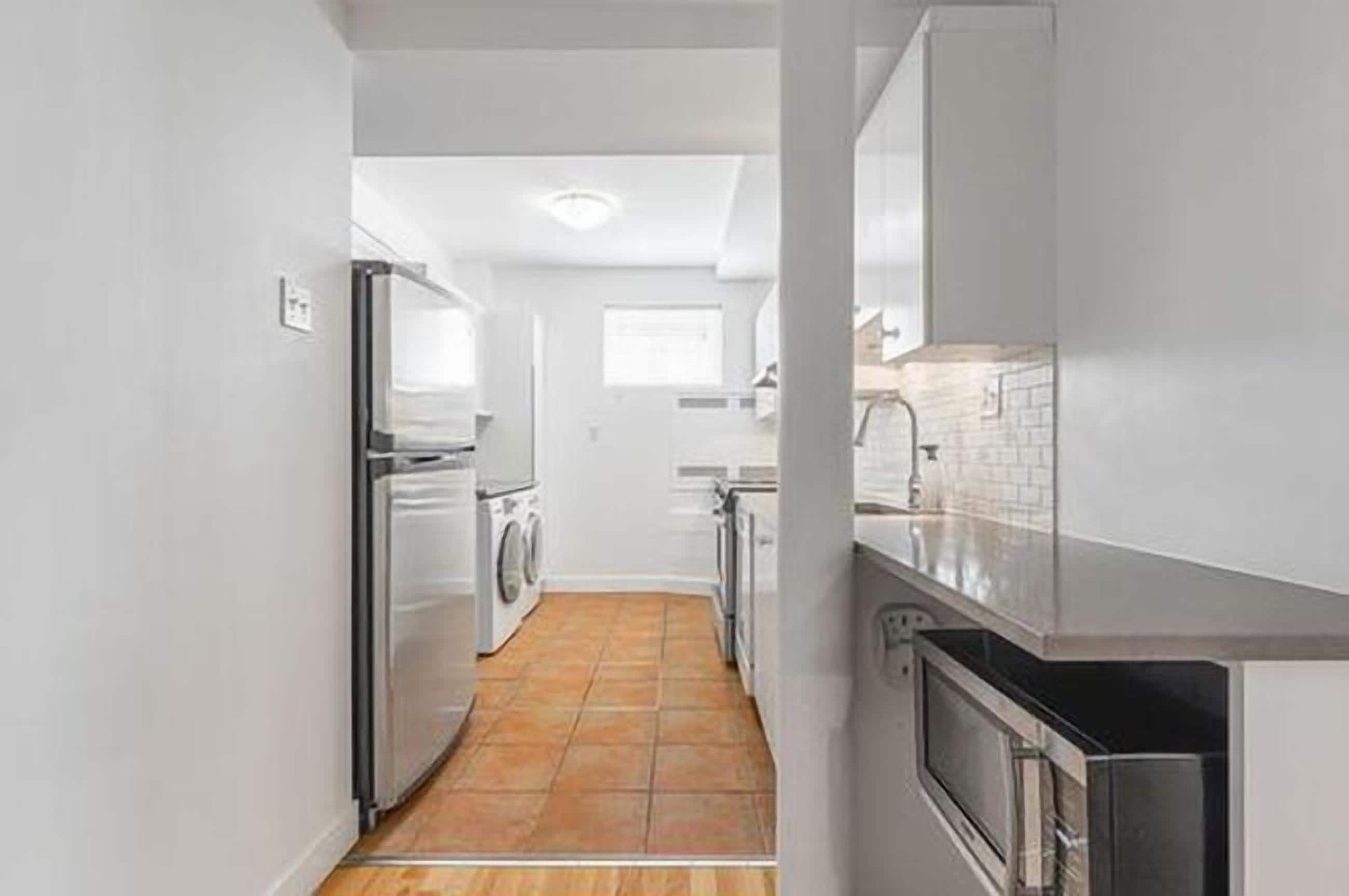 Comfort Suite, 2 Bedrooms, City View | Private kitchen