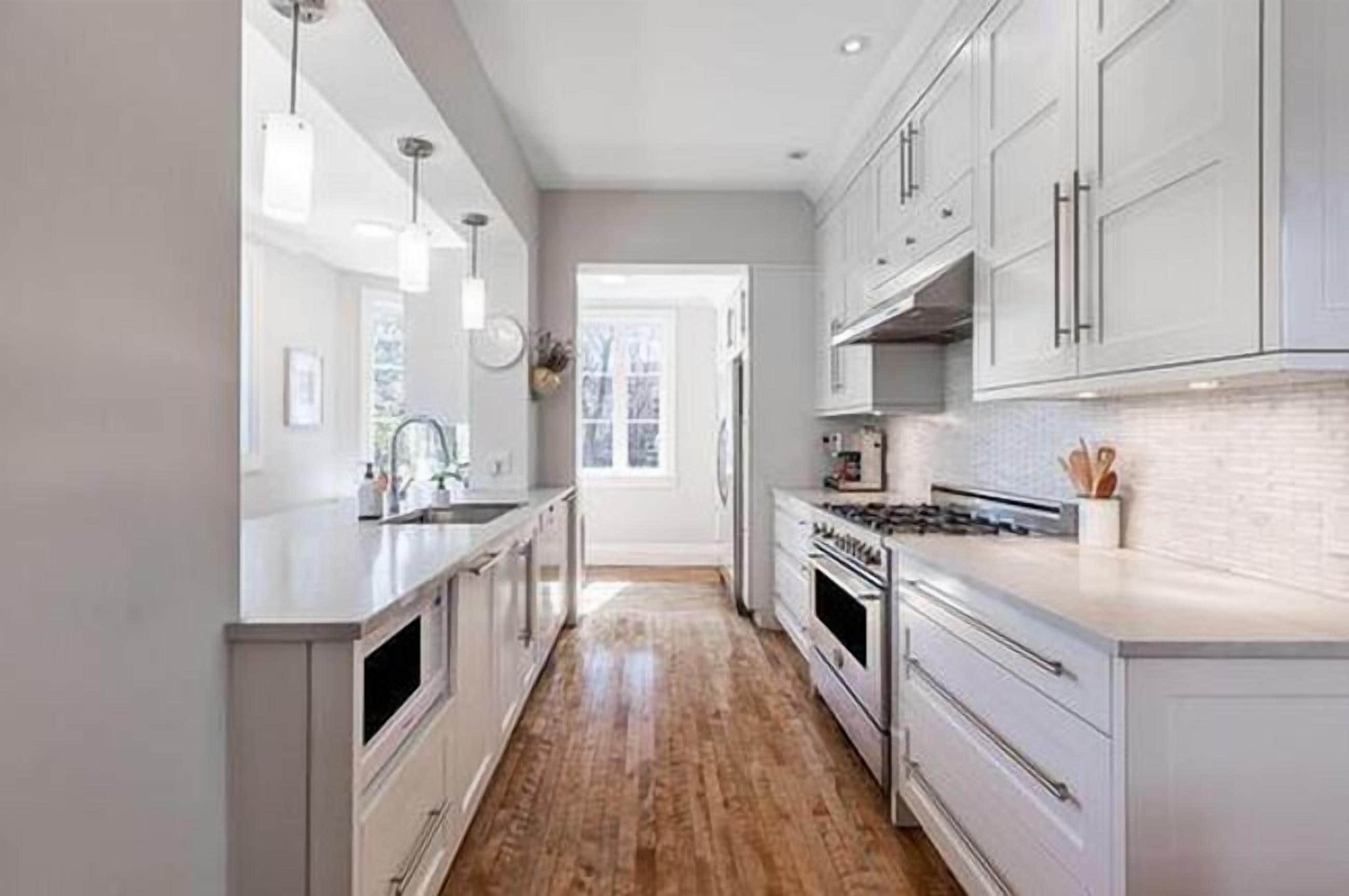 Signature Suite, 3 Bedrooms, Hot Tub, City View | Private kitchen | Full-size fridge, microwave, oven, stovetop