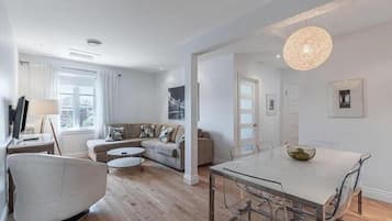 Premium Suite, 2 Bedrooms, City View | Living area