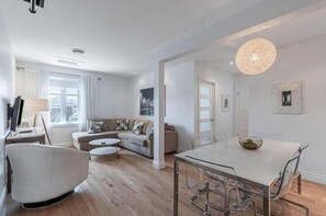 Premium suite, 2 slaapkamers, uitzicht op stad | Woonruimte