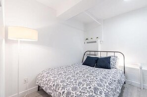 Suite Confort, 2 chambres, vue sur la ville | Rideaux d’obscurcissement, fer et planche à repasser