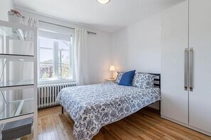 Suite Prestige, 2 chambres, vue sur la ville | Rideaux d’obscurcissement, fer et planche à repasser