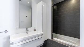 Premium Suite, 2 Bedrooms, City View | Bathroom | Hair dryer, towels, soap, shampoo
