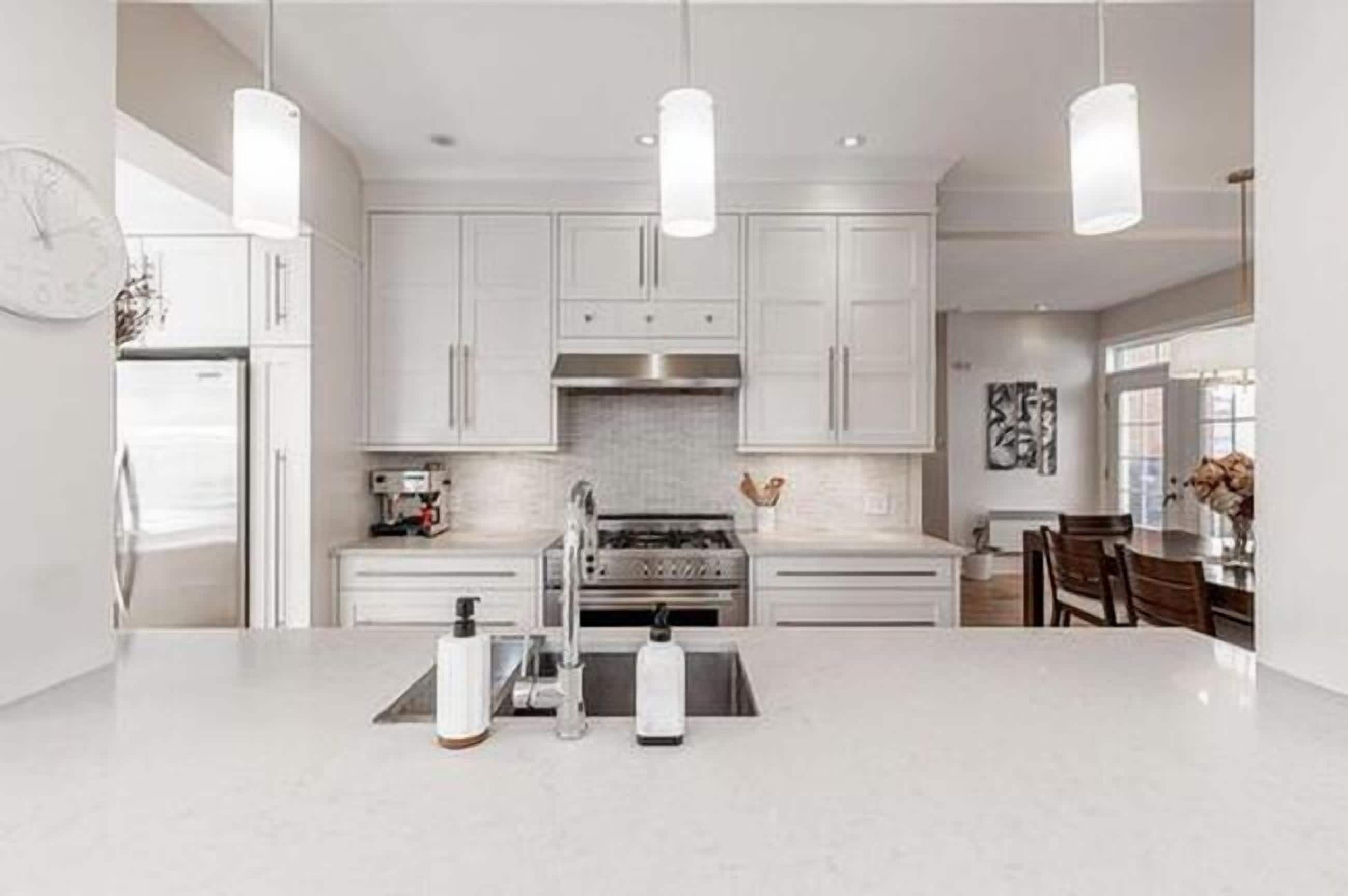 Signature suite, 3 slaapkamers, hot tub, uitzicht op stad | Privékeuken | Een koelkast/vriezer, een magnetron, een oven, een kookplaat