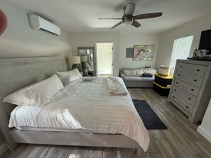 Fer et planche à repasser, accès Internet, draps fournis