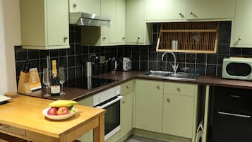 Cookware/dishes/utensils