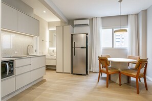 Fridge, microwave, coffee/tea maker, toaster - New studio near Beiramar Shopping #TM101 (Florianópolis)