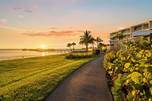 Property grounds - Luxury 4BR/5BA Beach Retreat w/ Pool and Grill (Melbourne Beach)