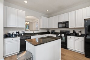 Frigorífic, microones, forn i placa de cuina 