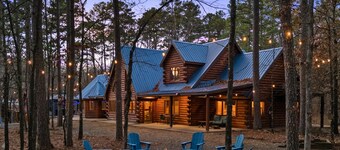 Playset | Large Hot Tub | Pool Table | Sleeps 22!