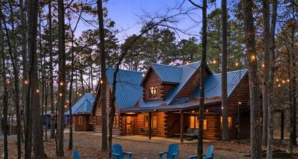 Playset | Large Hot Tub | Pool Table | Sleeps 22!