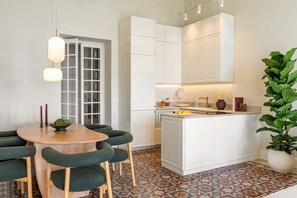 Dining - Traditional seaview 3 bedroom with balcony LDEM1-6 (Valletta)