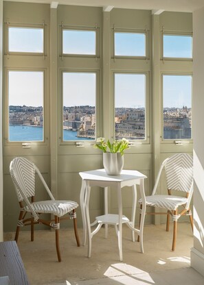Interior - Traditional seaview 3 bedroom with balcony LDEM1-6 (Valletta)