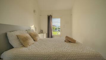 Familie appartement, uitzicht op tuin | Een strijkplank/strijkijzer, gratis wifi