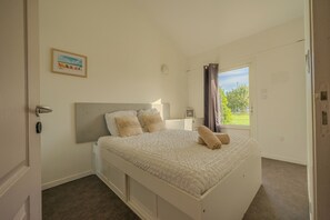 Family Apartment, Garden View | Iron/ironing board, free WiFi - Résidence Kiwi (Aytré)