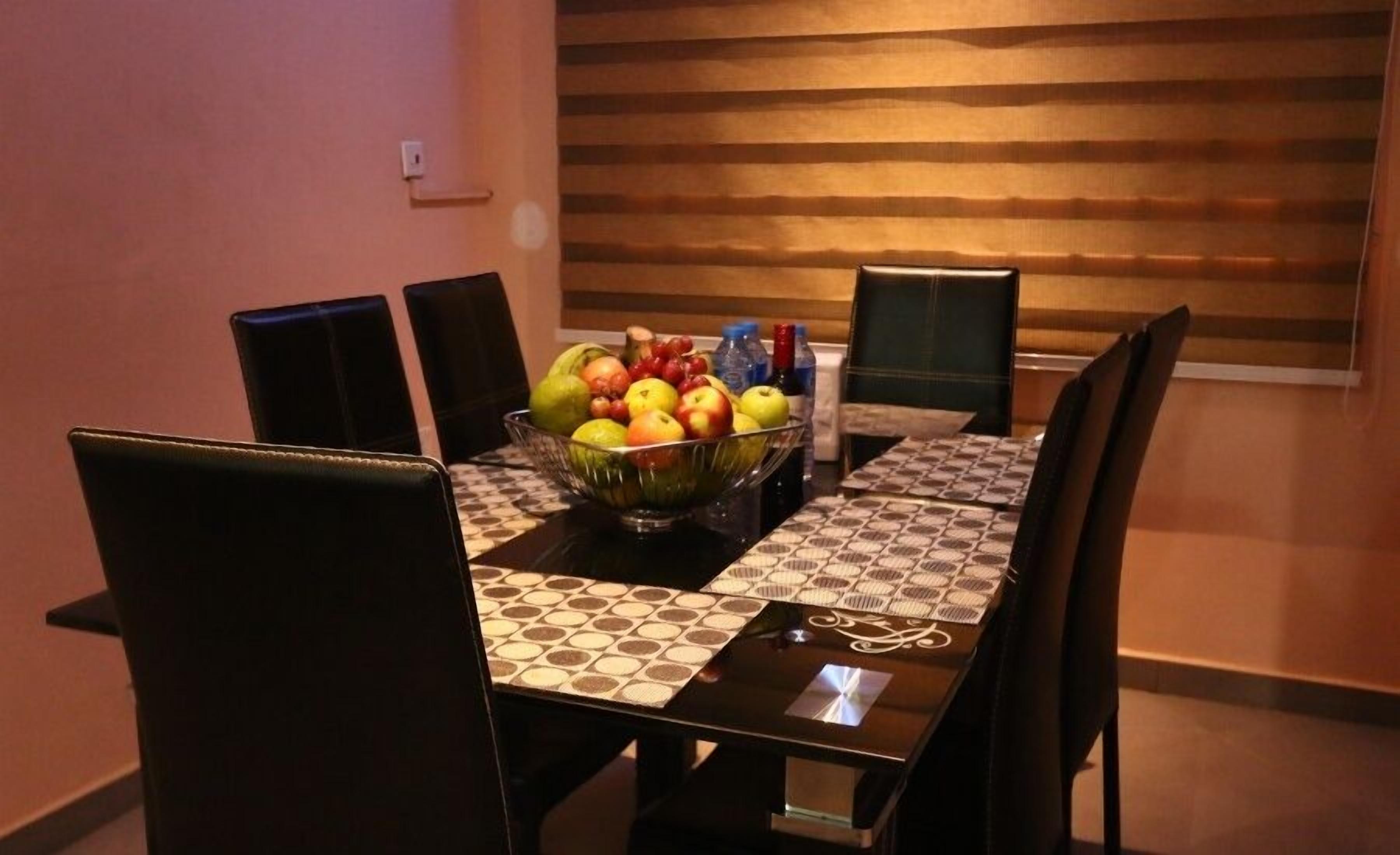 Deluxe Apartment, Balcony, City View | Dining room