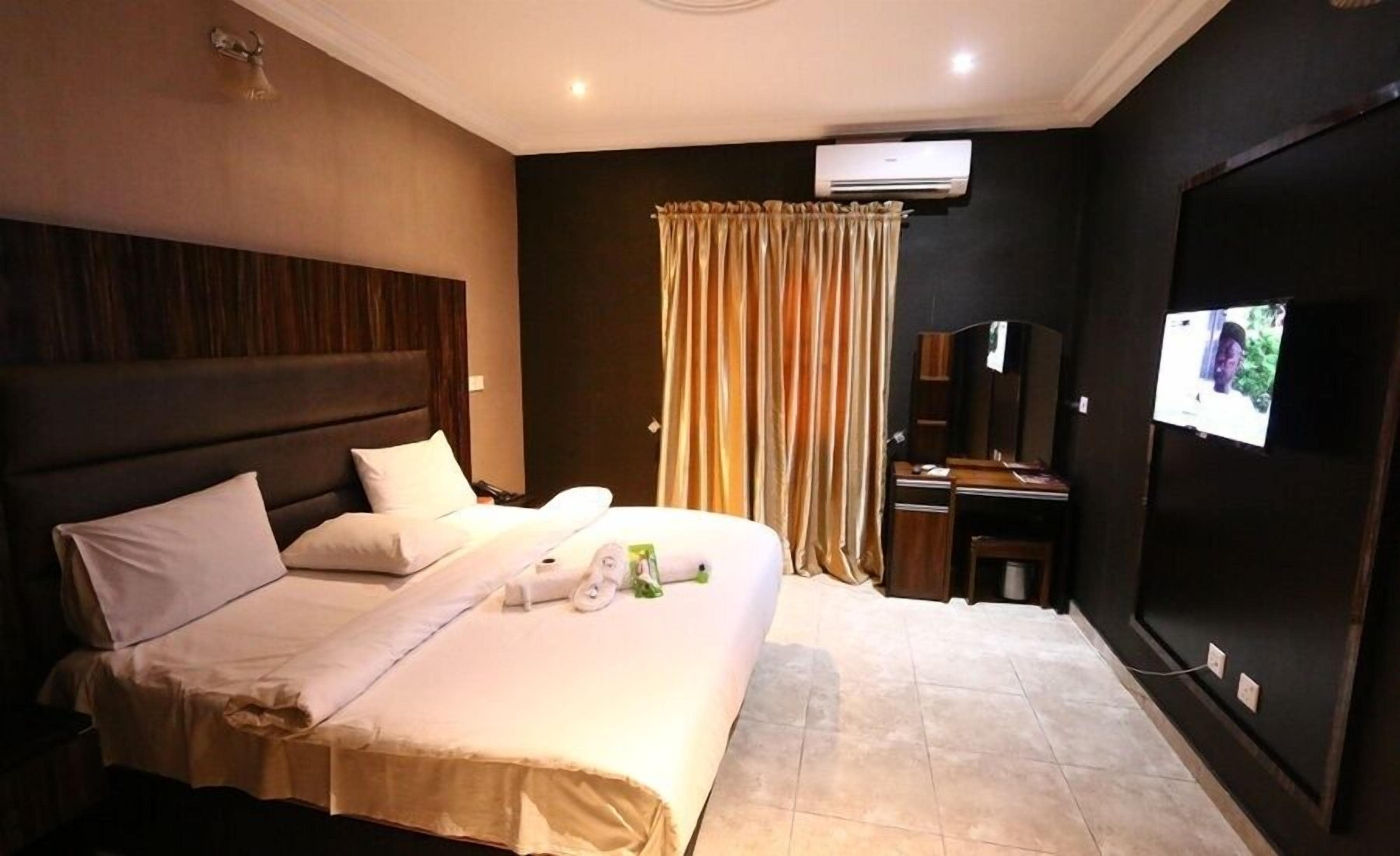 Deluxe Apartment, Balcony, City View | Desk, laptop workspace, blackout curtains, soundproofing