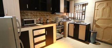 Deluxe Apartment, Balcony, City View | Private kitchen | Fridge, microwave, oven, stovetop