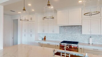 House | Private kitchen | Full-size fridge, microwave, oven, stovetop