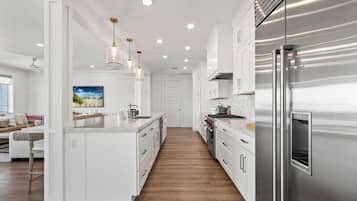 House | Private kitchen | Full-size fridge, microwave, oven, stovetop