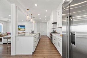 House | Private kitchen | Full-size fridge, microwave, oven, stovetop