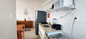 Basic Apartment | Private kitchen | Fridge, microwave, oven, blender - COPFL0108 - Flamengo Prime Residence (Salvador)