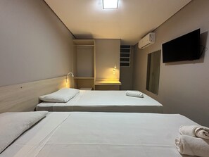 Desk, laptop workspace, free WiFi - Smart Hotel Aeroporto (Brasília)