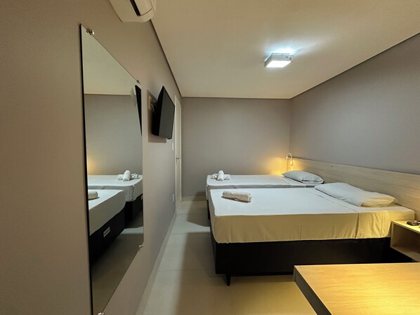 Desk, laptop workspace, free WiFi - Smart Hotel Aeroporto (Brasília)