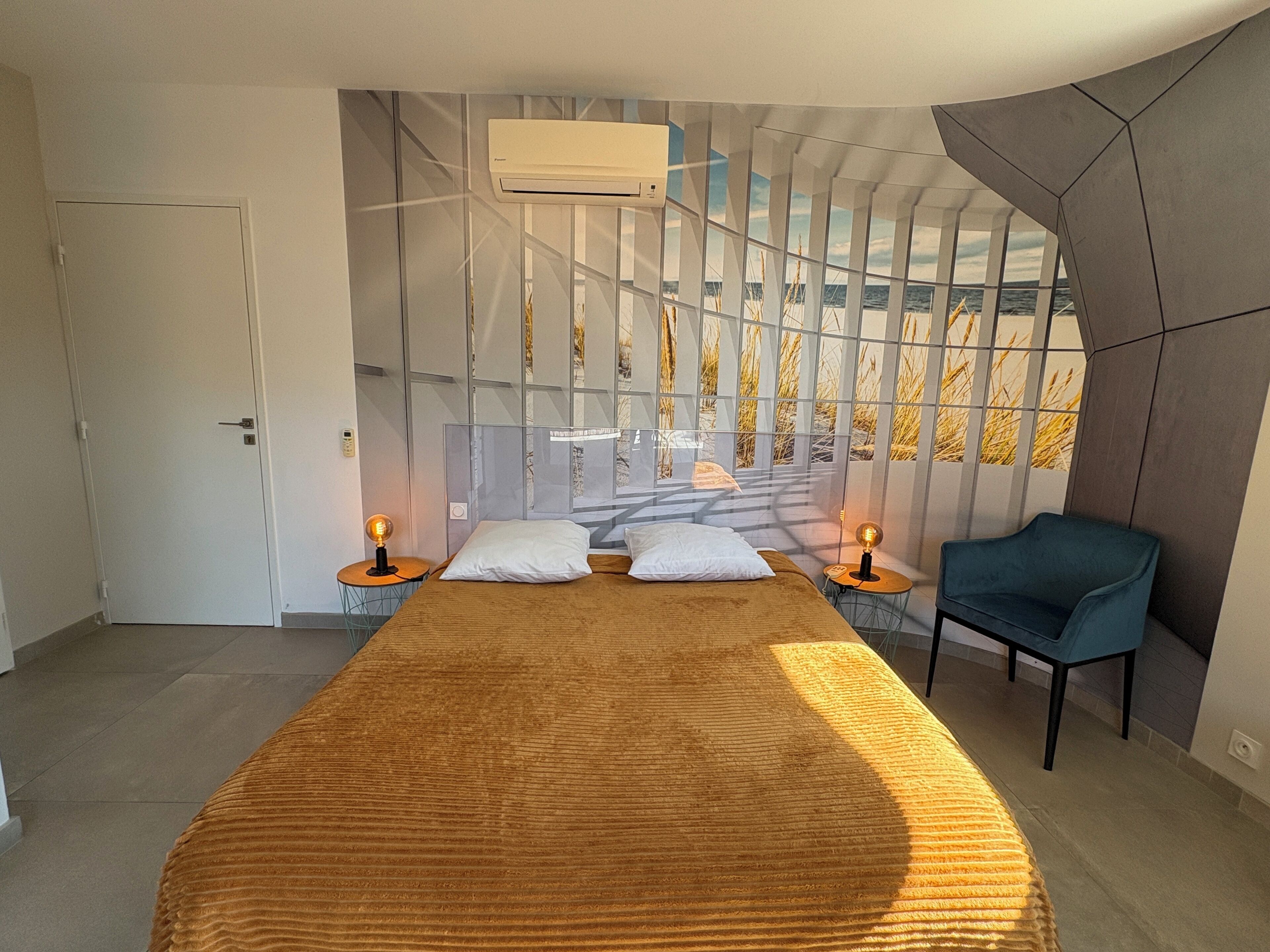 Een strijkplank/strijkijzer, wifi, beddengoed