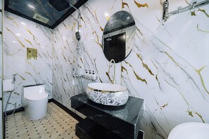 Deluxe Double or Twin Room, Balcony, Ocean View | Free WiFi - Bonita Halong Cruise (Hai phong)