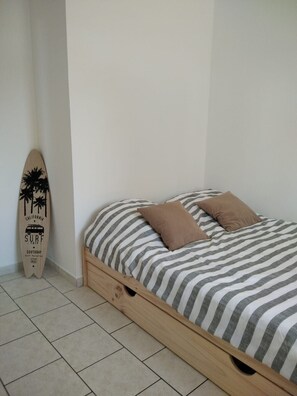 Tabla de planchar con plancha y wifi