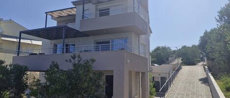 Apartment (One Bedroom Apartment With Terrace An) | Aussenbereich