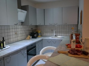 Căn hộ (Three Bedroom Apartment With Terrace) | Tiện nghi, dịch vụ nơi lưu trú